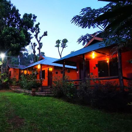 บ้านดินโฮมสเตย์ ปางอุ๋ง Ban Huai Makhuea Som Exterior photo