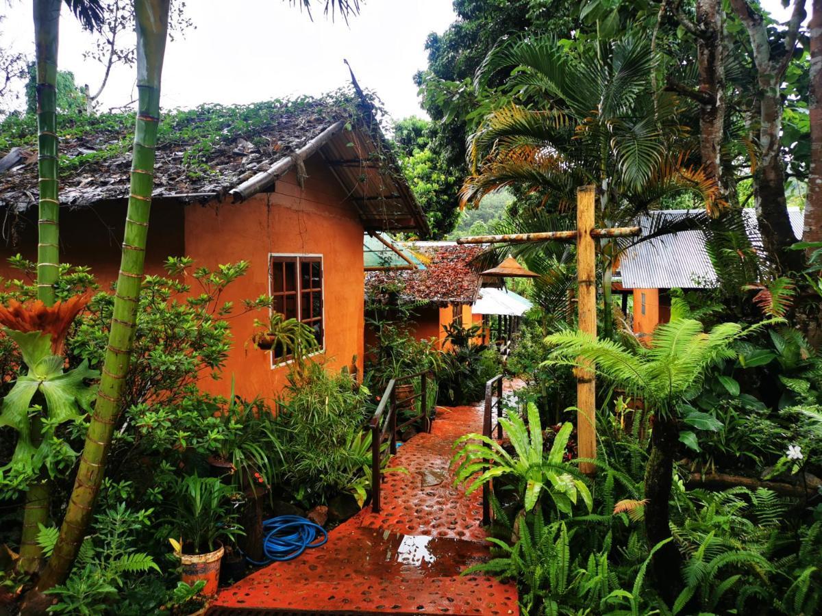 บ้านดินโฮมสเตย์ ปางอุ๋ง Ban Huai Makhuea Som Exterior photo