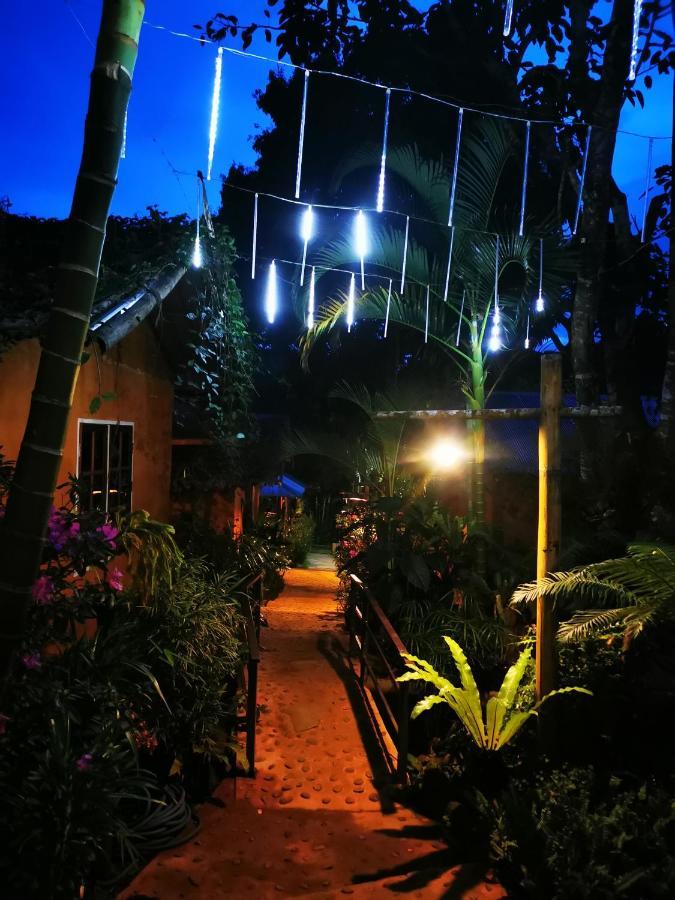 บ้านดินโฮมสเตย์ ปางอุ๋ง Ban Huai Makhuea Som Exterior photo