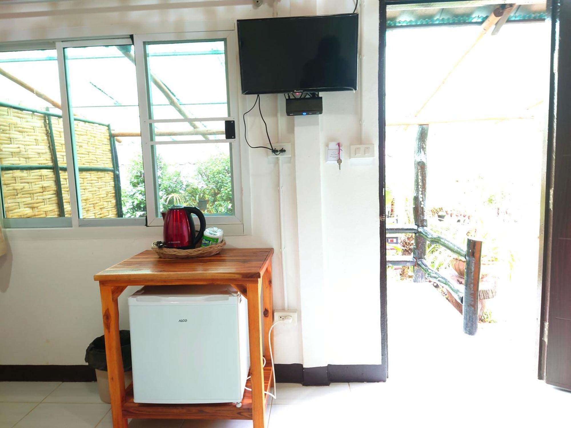 บ้านดินโฮมสเตย์ ปางอุ๋ง Ban Huai Makhuea Som Exterior photo